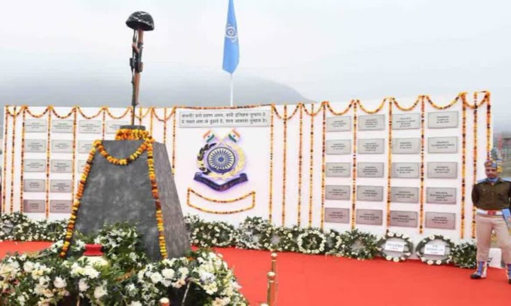 पुलवामा शहीदों को PM Modi और अमित शाह की श्रद्धांजलि, कहा- आतंकियों का सफाया करेंगे