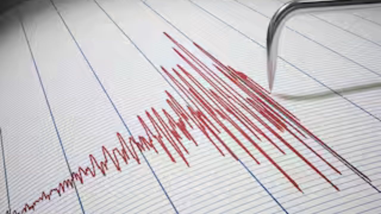 Earthquake: दिल्ली में भूकंप के झटके, पीएम मोदी और केजरीवाल ने दी जनता को चेतावनी