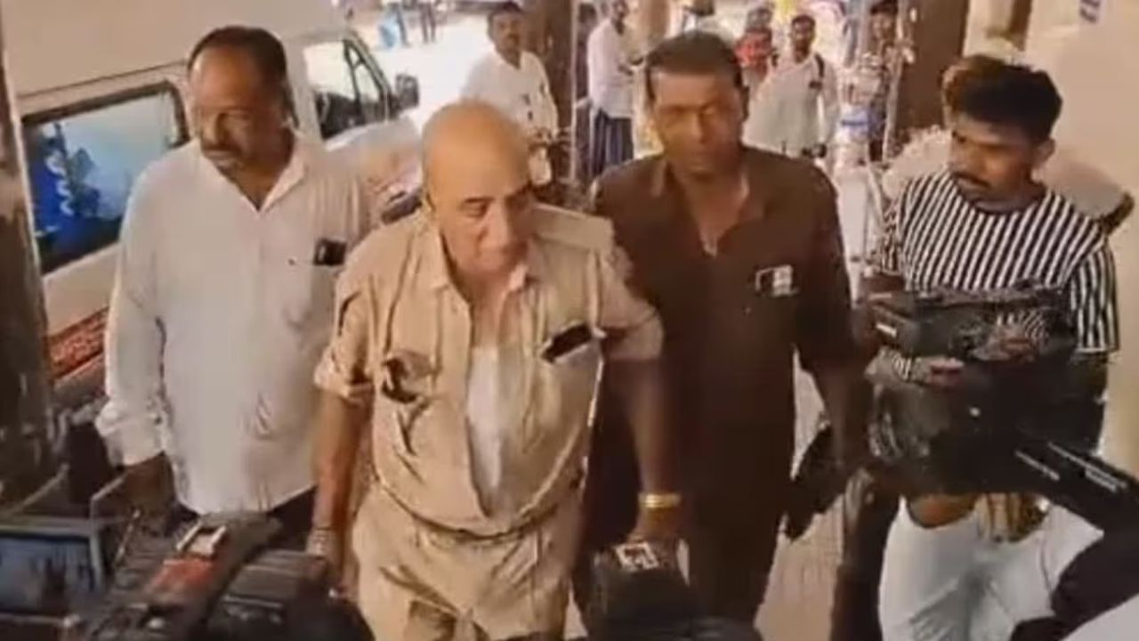 Case of Assault: बस कंडक्टर पर हमले के बाद बढ़ा विवाद, पुणे में कर्नाटक बसों पर गुस्सा