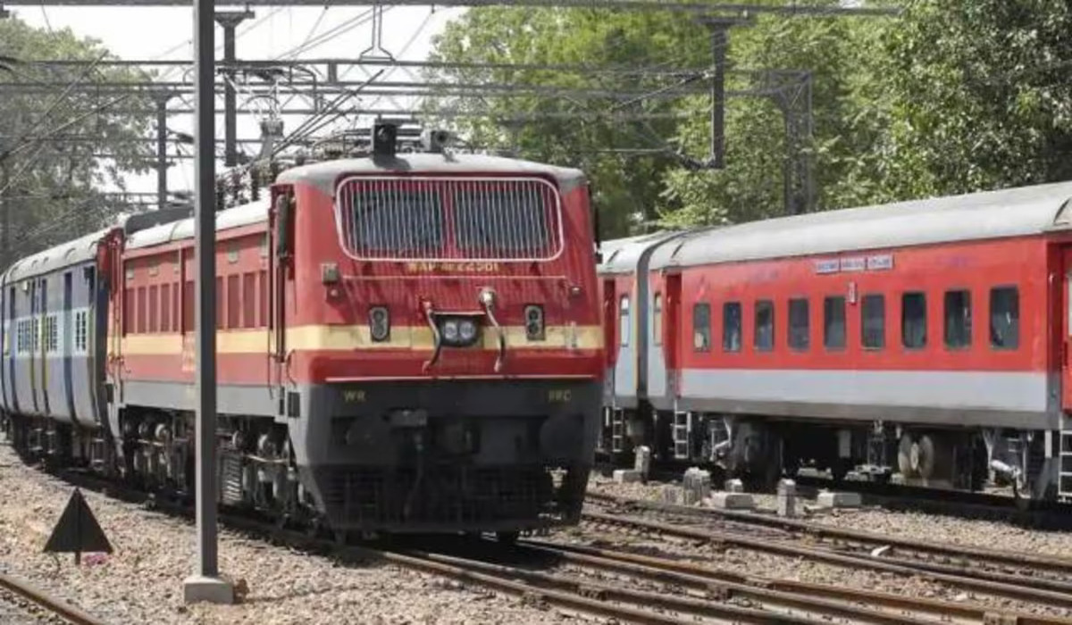 Delhi: RPF की मदद से ट्रेन में महिला ने दिया बच्ची को जन्म, दोनों स्वस्थ