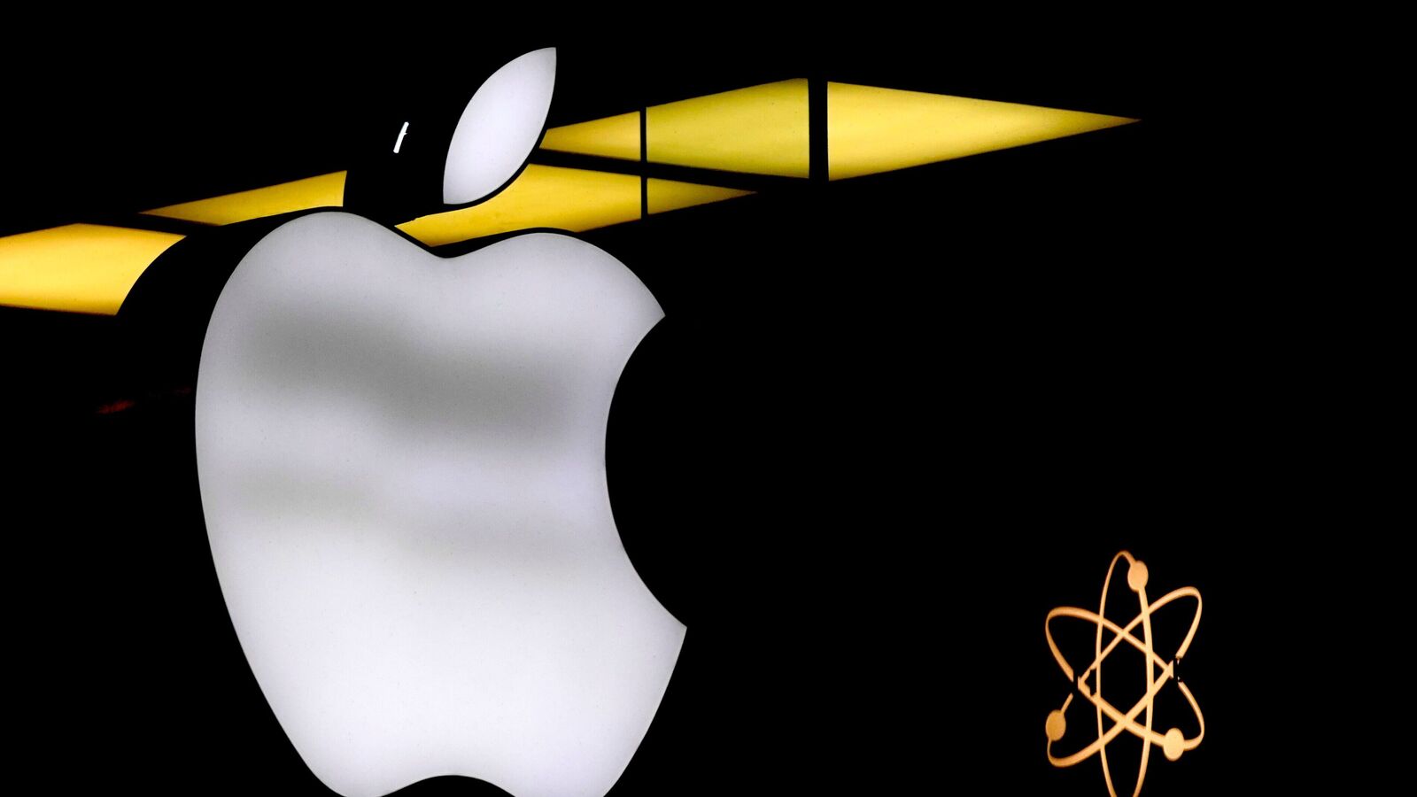 Apple Intelligence delays prompt leadership changes, Vision Pro’s Mike Rockwell to lead Siri | Mint