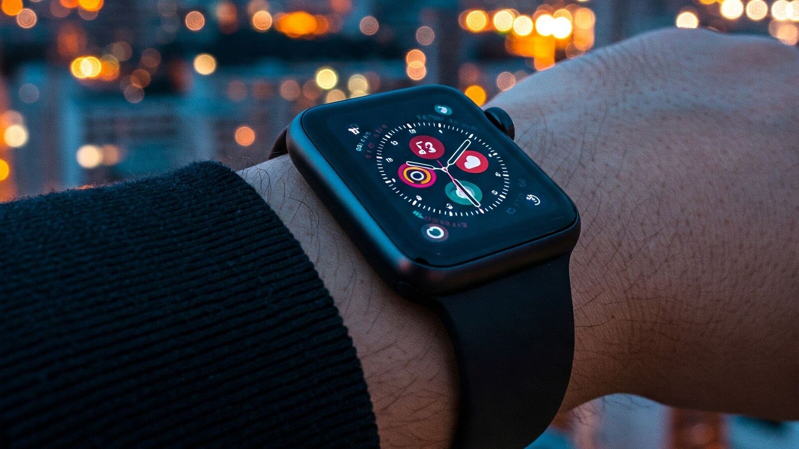 Apple watches starting at  ₹20000: Grab the best selling models with exclusive discounts | Mint