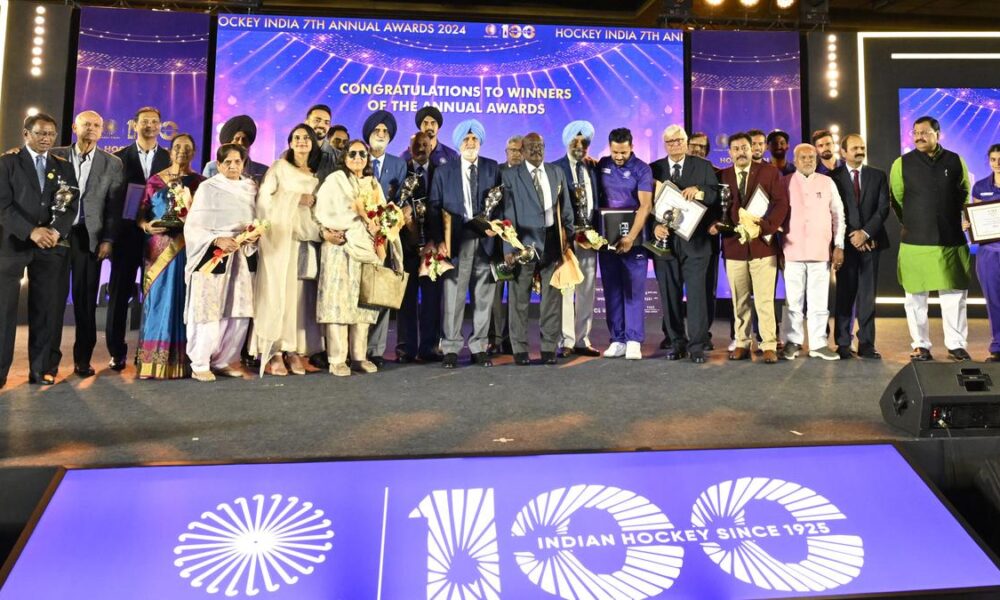 Hockey India honours the class of 1975; Harmanpreet, Savita bag top awards