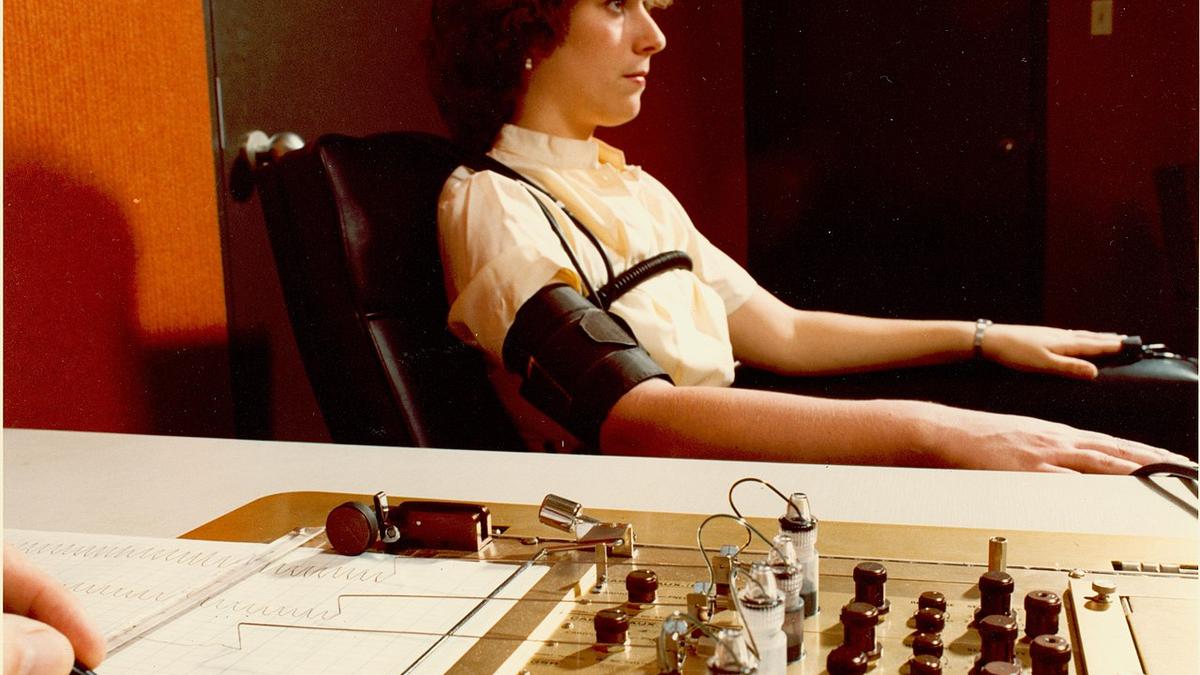 How does a lie detector work?