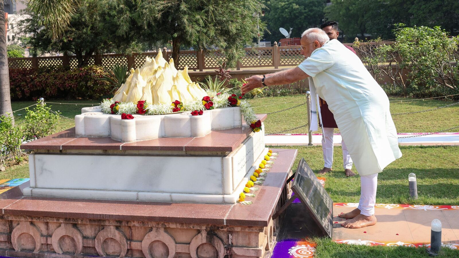 PM Modi pays floral tribute to RSS founder Keshav Baliram Hedgewar in Nagpur | Watch | Mint