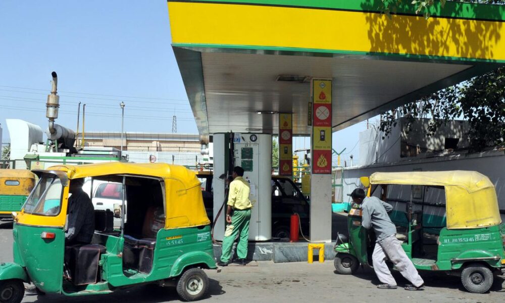 Regulator proposes tweak in pipeline tariffs; CNG and piped gas to be charged lowest rate
