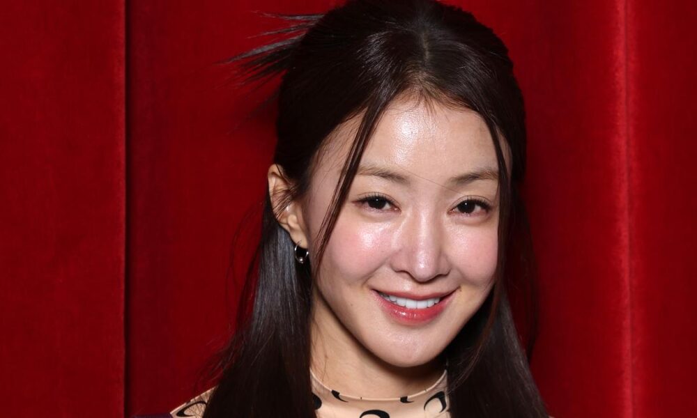 ‘Sweet Home’-fame Lee Si-young announces divorce after 8 years of marriage