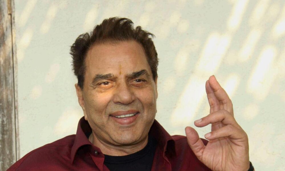 Actor Dharmendra undergoes eye-surgery, says, “I am strong”