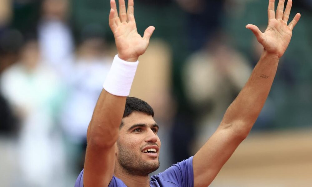 Alcaraz downs Fils to reach Monte Carlo semis, holder Tsitsipas goes out