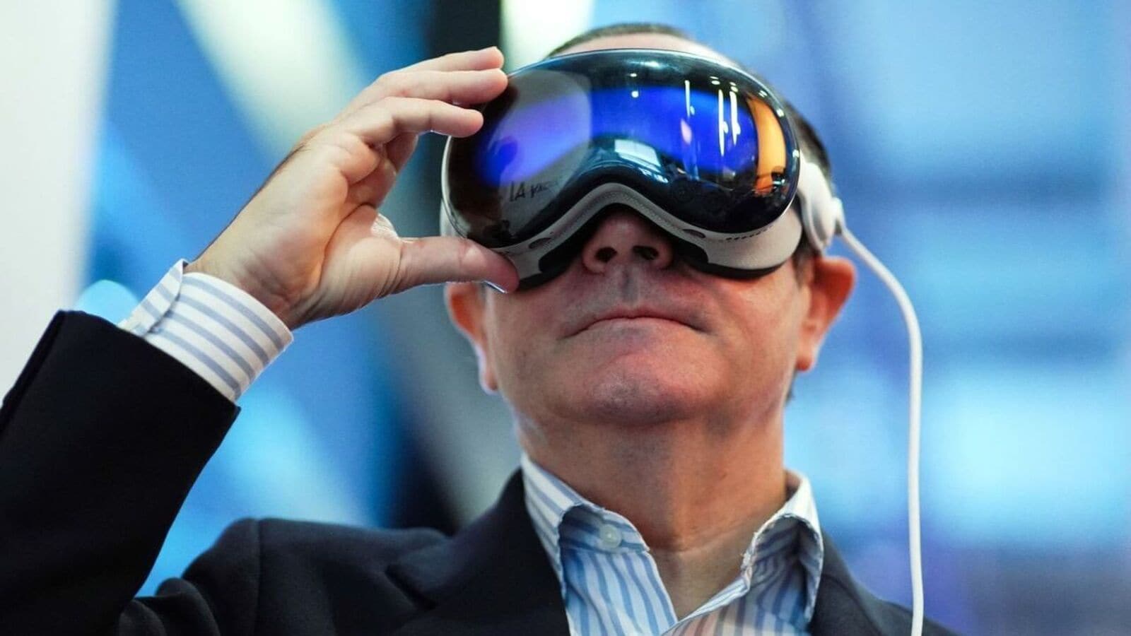 Apple shifts gaze to smart glasses, eyes mass market after Vision Pro: Report | Mint