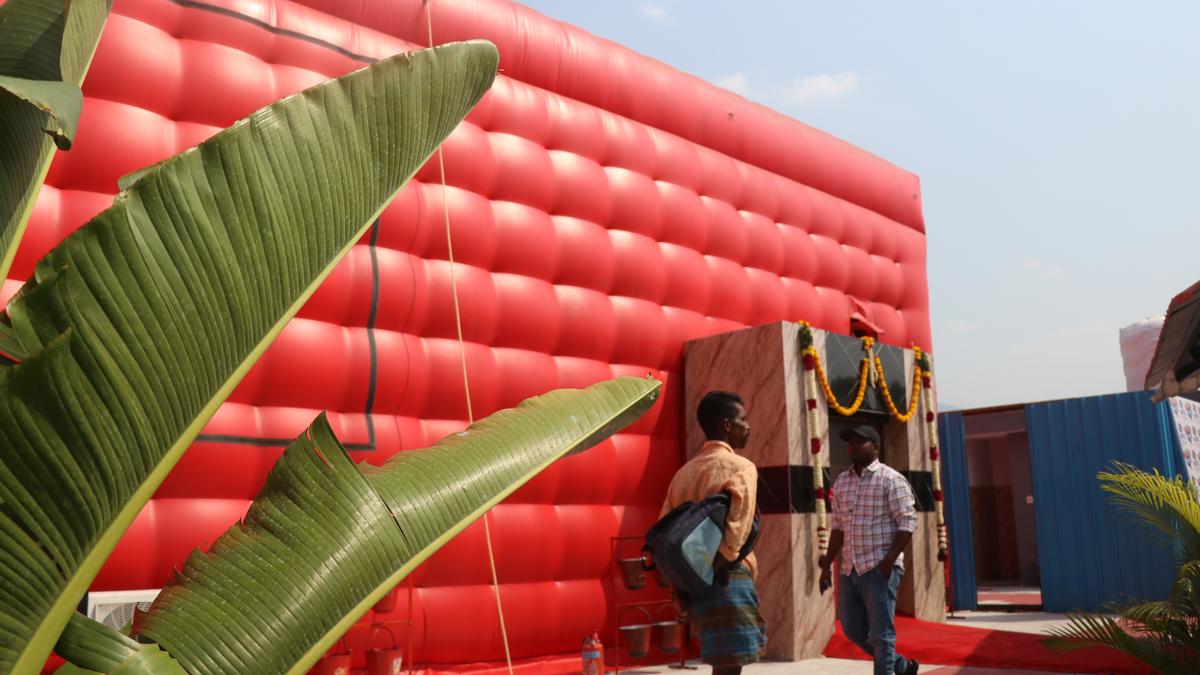 How these ‘balloon theatres’ are taking cinema to India’s small towns
