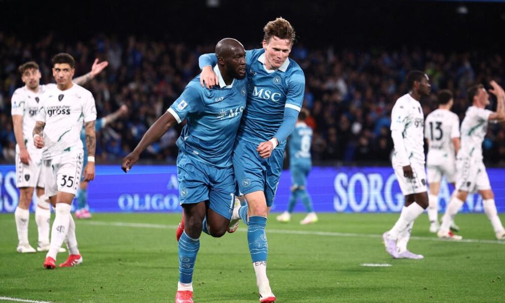 Lukaku stars as Napoli keep pressure on Serie A leaders Inter