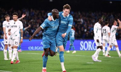 Lukaku stars as Napoli keep pressure on Serie A leaders Inter