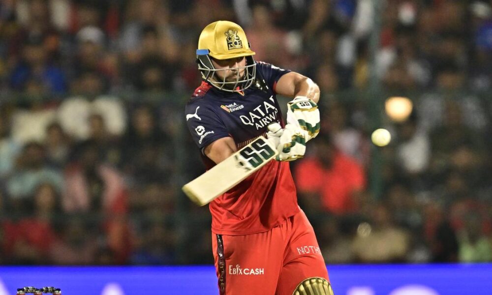 RCB batting coach Dinesh Karthik blames Chinnaswamy pitch for loss against DC