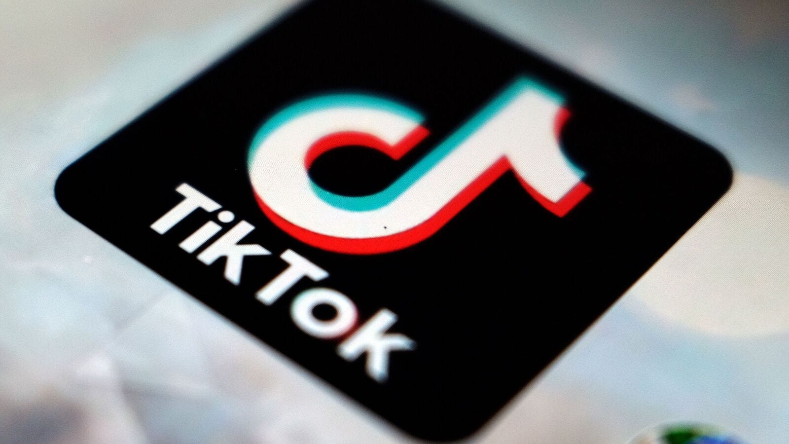 TikTok joins social media trend with new ‘Footnotes’ feature for trustworthy content: All you need to know | Mint