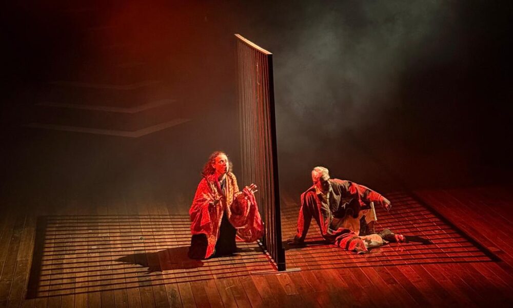 Yadavan Chandran’s ‘Meanwhile Elsewhere’ turns the stage into a picture of realism