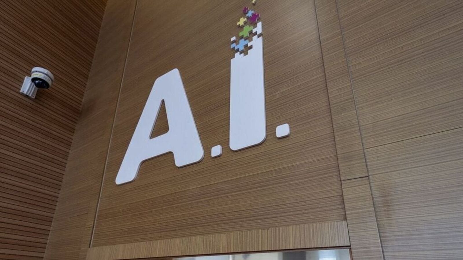 'AI can't be your friend and pretending so is dangerous': LinkedIn co-founder Reid Hoffman | Mint