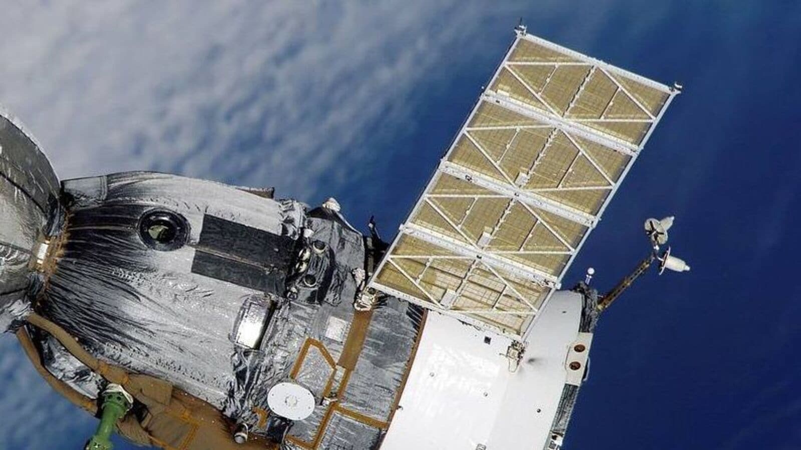 How do spy satellites work around the world?