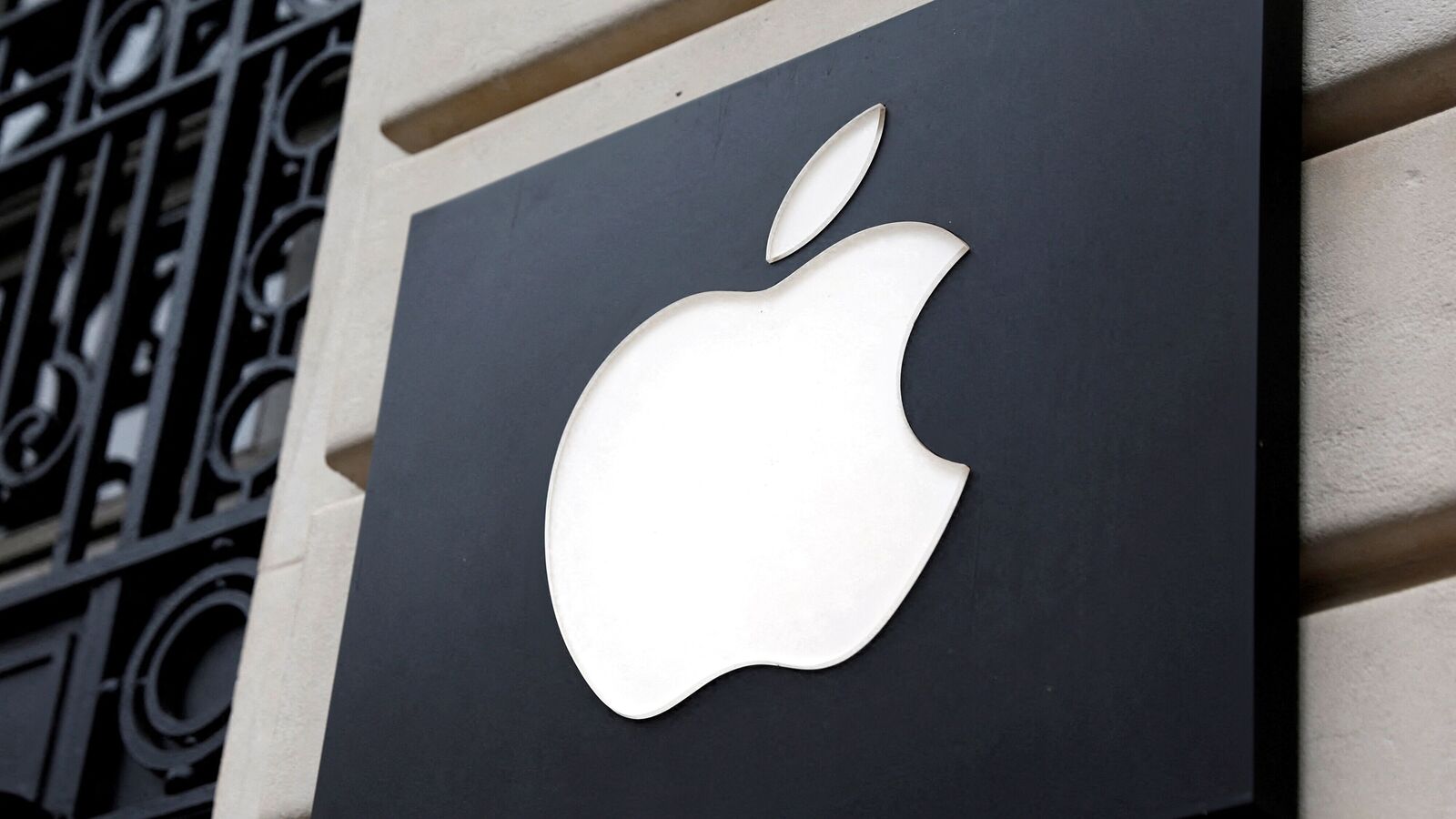 New lawsuit claims Apple withheld billions from developers by defying US court order | Mint