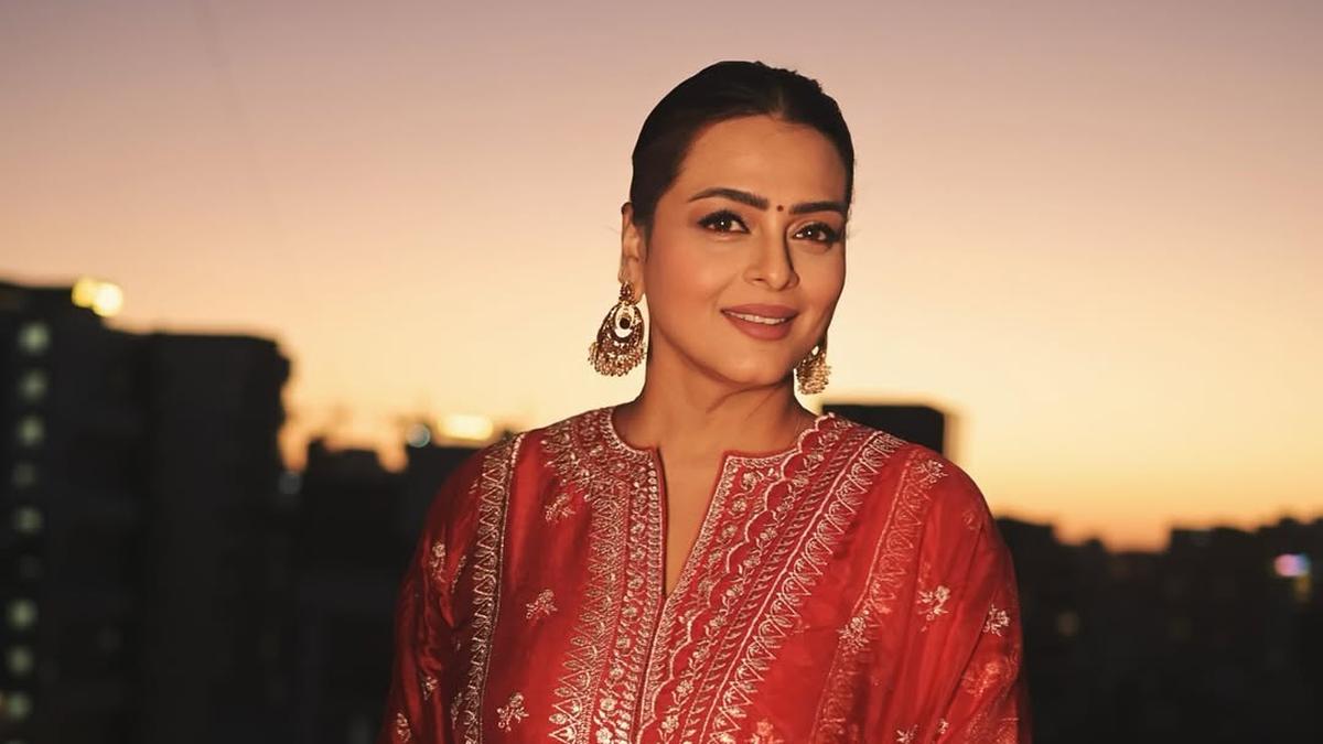 Shilpa Shirodkar tests COVID positive, urges fans to mask up