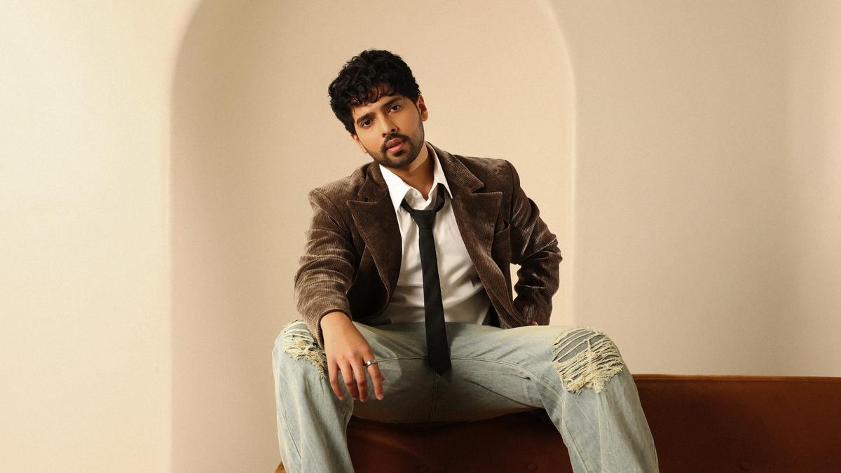 Armaan Mallik’s new song Baari Baari is a groovy Hindi-Punjabi pop track