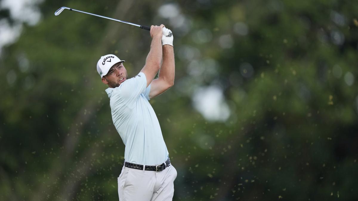 Burns fires 65 to grab U.S. Open lead as heavy rain spoils play