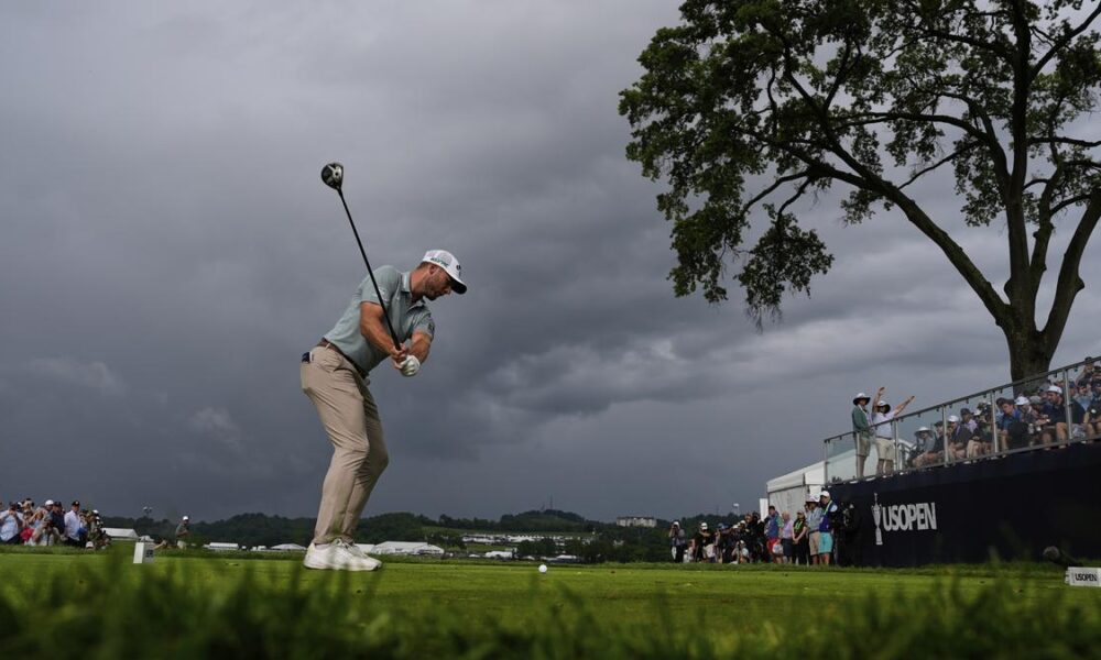 Burns running hot with one-stroke lead