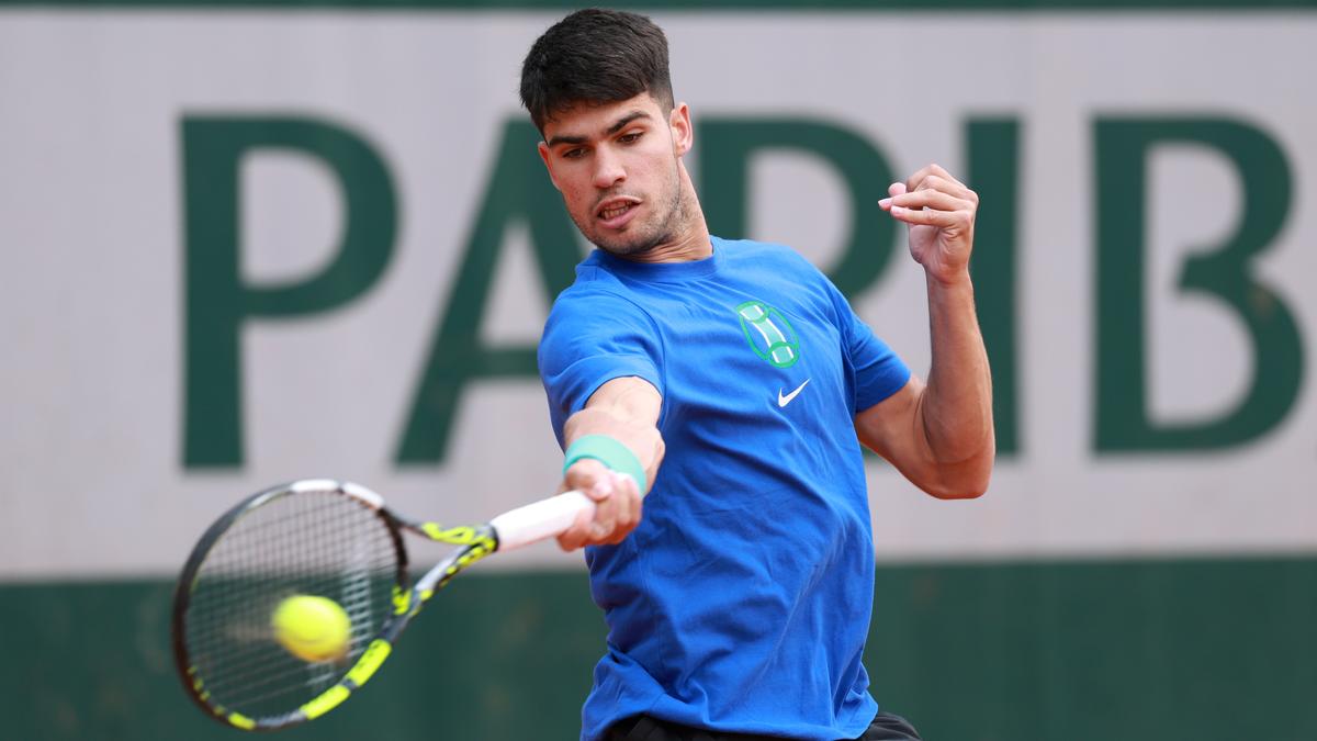 French Open: Alcaraz, Swiatek and Sabalenka in semi-final hunt