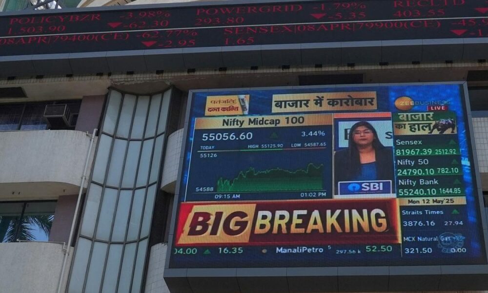 Markets decline in early trade on foreign fund outflows, global trade concerns