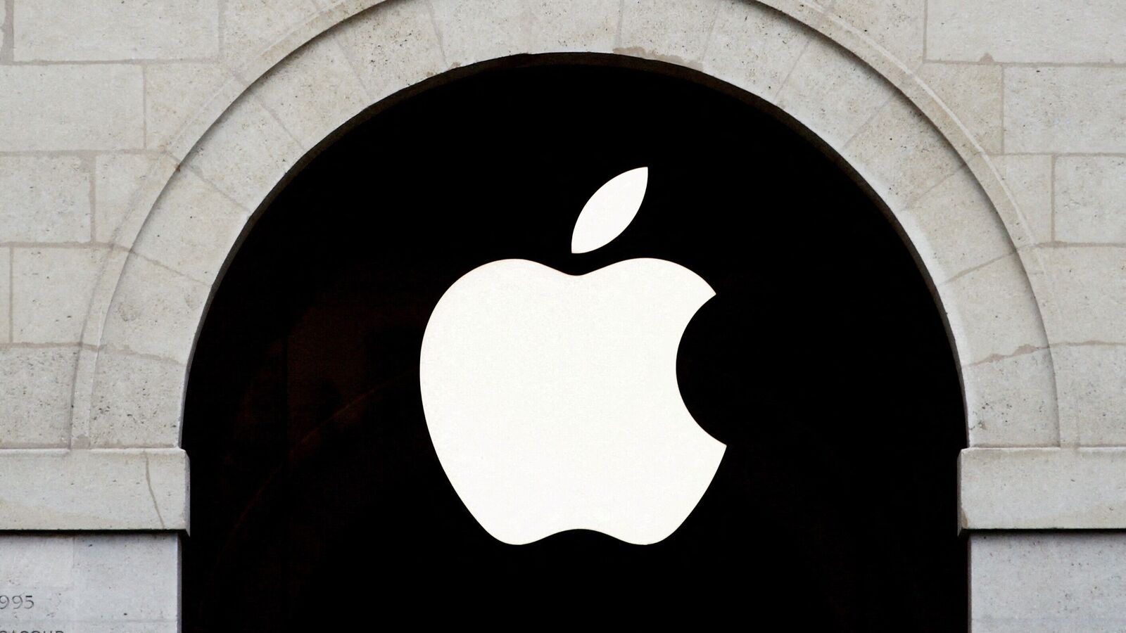 Apple hit by another AI leader exit in blow to Siri, boost for Meta’s hiring spree | Mint