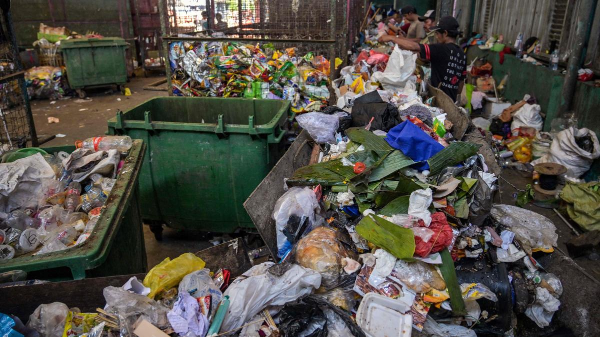 Endocrine disruptors in plastic waste: a new public health threat