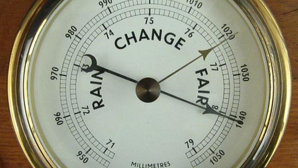 How does a digital barometer work?