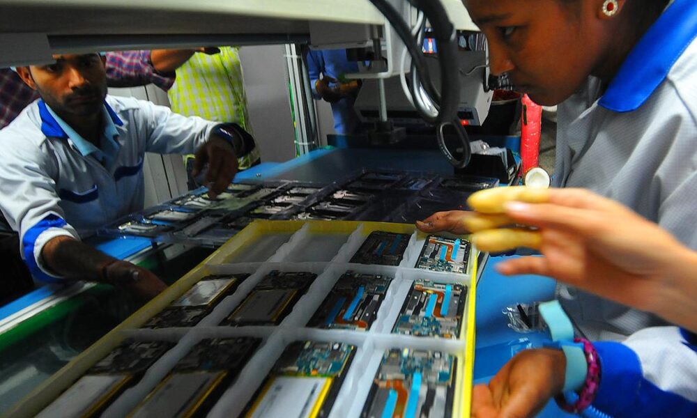 India’s electronics exports jump 47% in Q1; U.S., UAE, China top destinations
