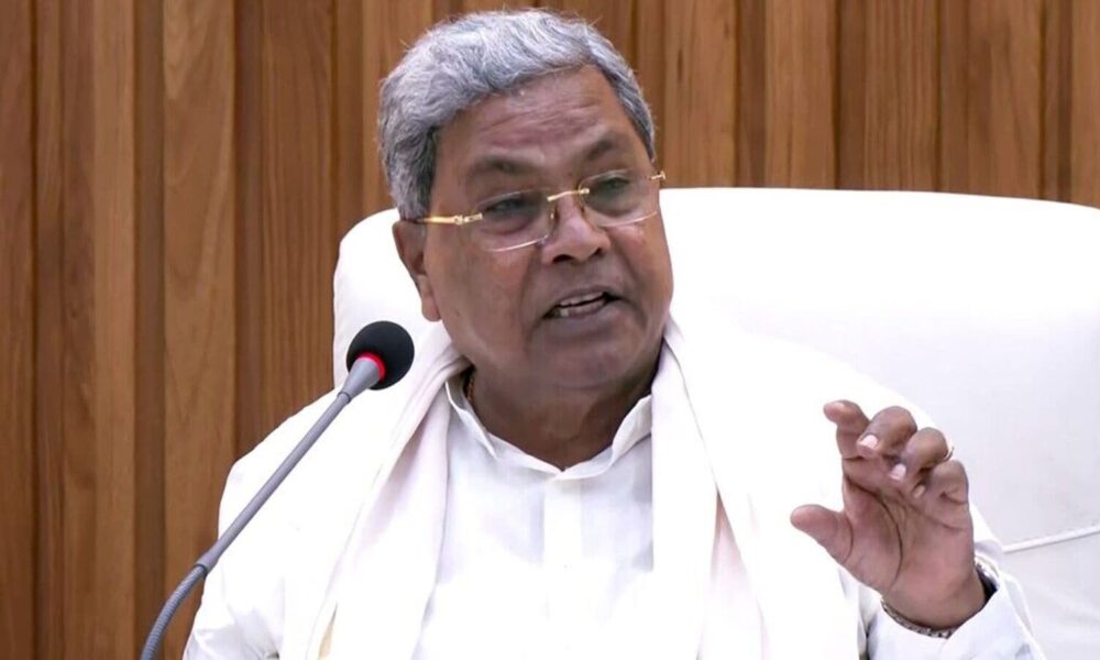 Leadership row brews in Karnataka Congress as Siddaramaiah, Shivakumar likely to meet Rahul Gandhi, Kharge in Delhi | Mint