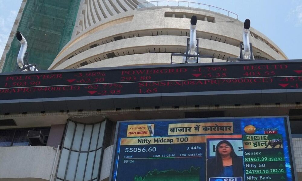 Markets decline in early trade dragged by IT stocks, foreign fund outflows