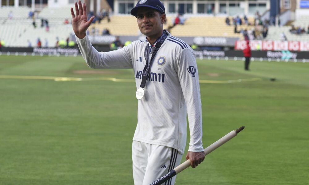 Vaughan urges inconsistent Zak Crawley to learn from Shubman Gill