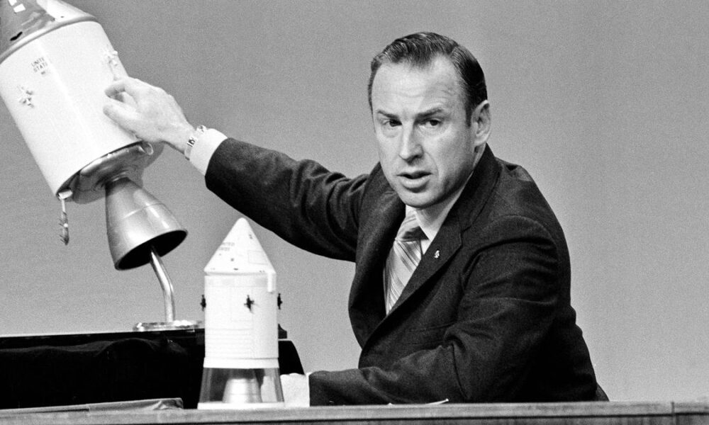 Apollo 13 moon mission leader James Lovell dies at 97