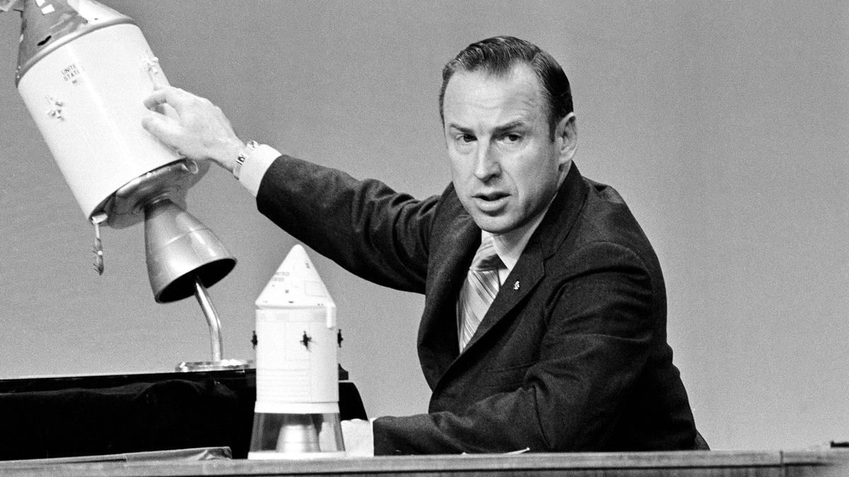 Apollo 13 moon mission leader James Lovell dies at 97