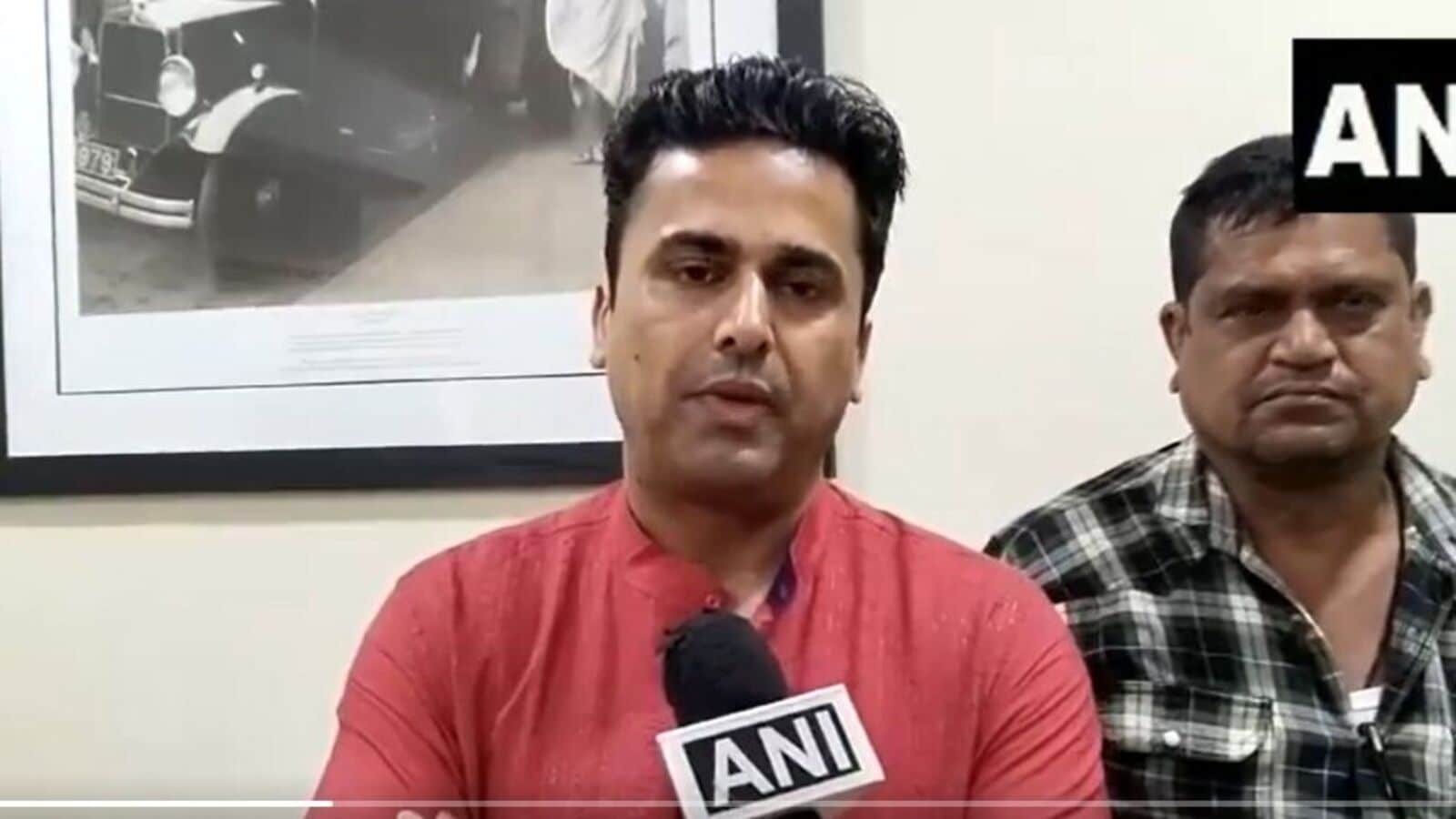 PM Modi brought us out of huge crisis: Late Ahmed Patel’s son Faisal praises prime minister; says ‘I just exist in Cong’ | Mint