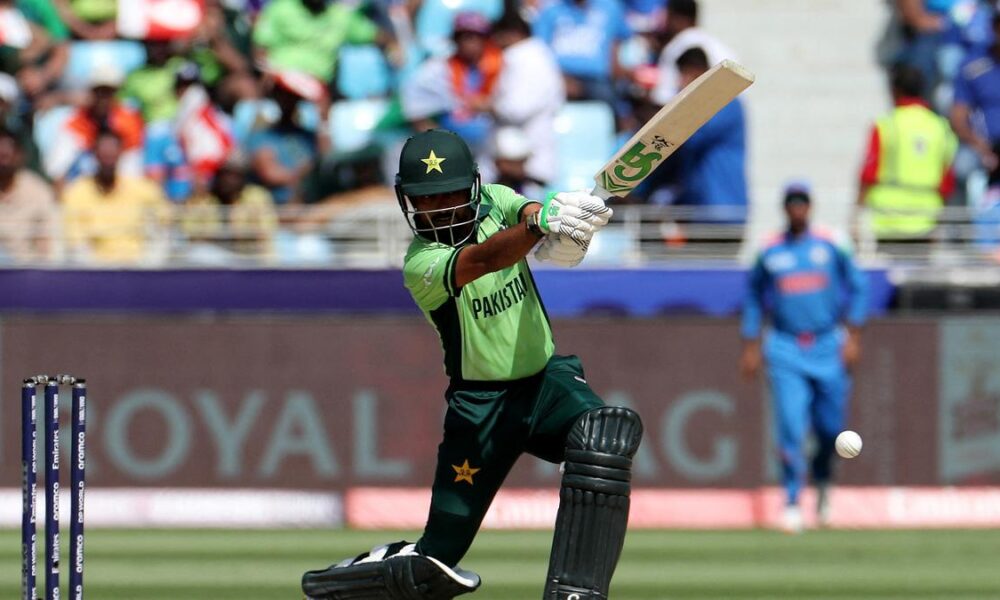 Pakistan coach Mike Hesson urges Babar Azam to improve strike rate for T20 comeback