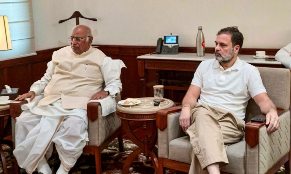 Rahul Gandhi, Mallikarjun Kharge to address 'Vote adhikar rally' in Bengaluru on August 8 | Mint