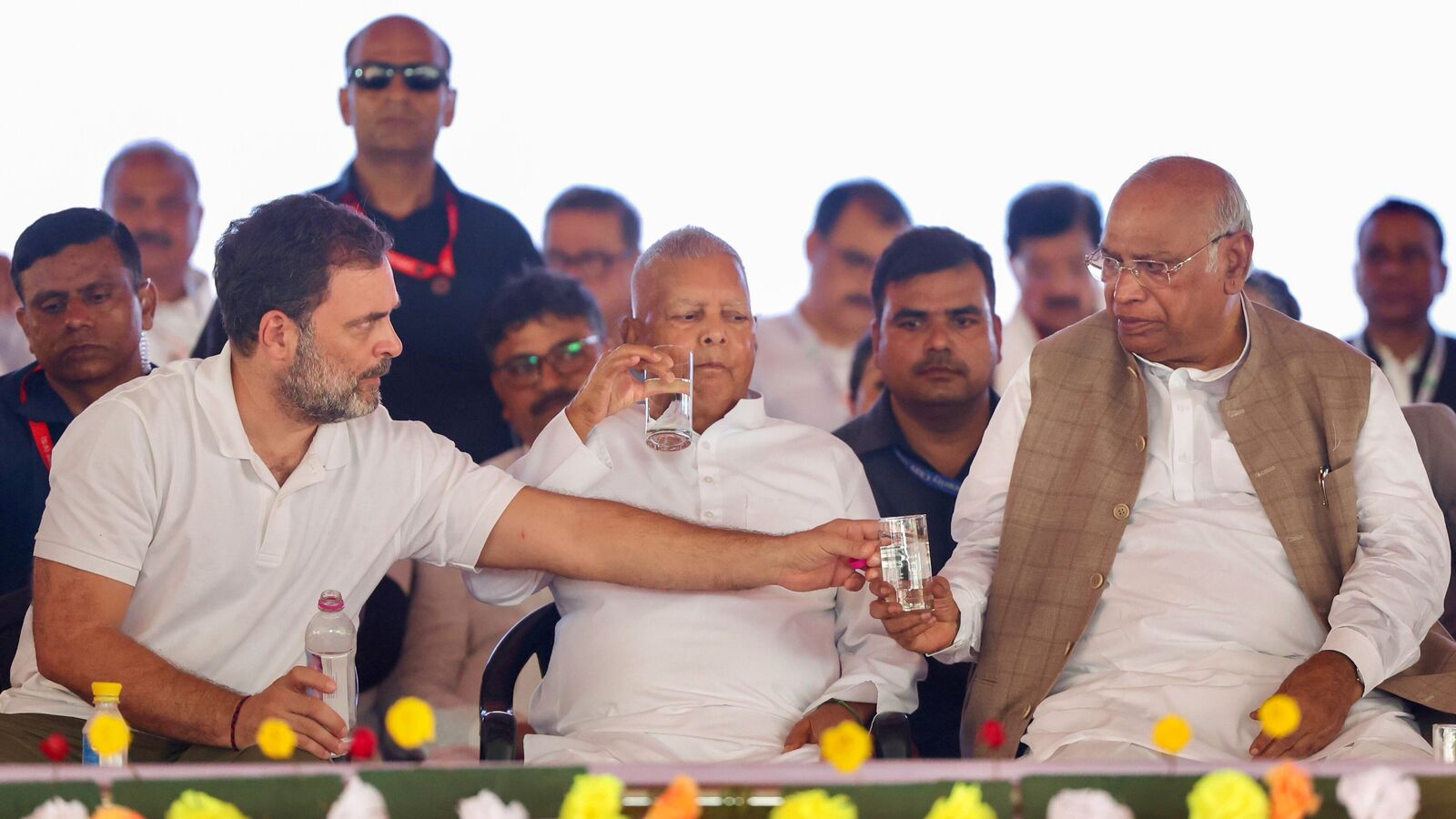 Rahul Gandhi earns praise for ‘gentlemanly’ behaviour as he offers water to Mallikarjun Kharge, Lalu Prasad in Bihar | Mint