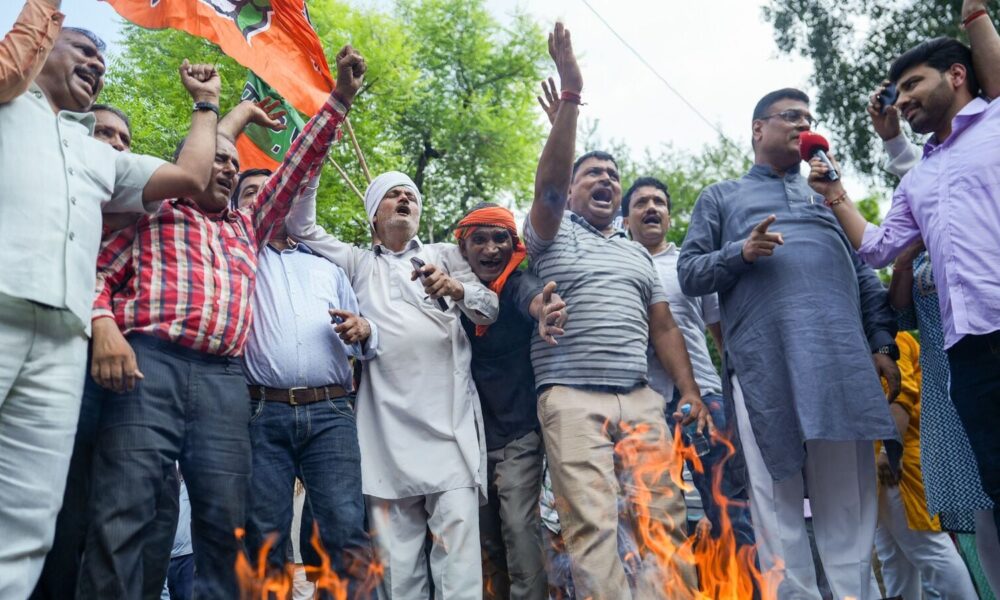 Watch: Scuffle breaks out between Congress & BJP workers in Gujarat amid protest over remarks against PM Modi in Bihar | Mint