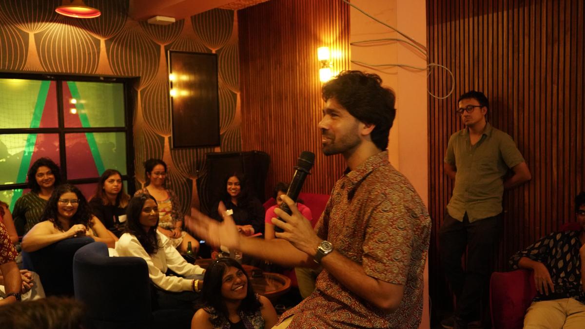 Bat tales over a pint: science gets a social twist