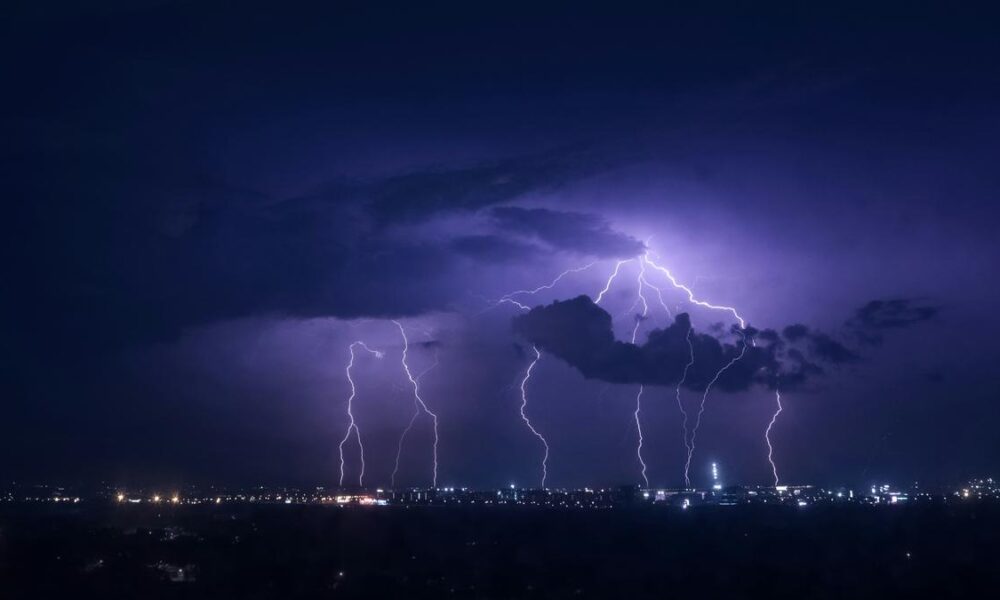 Bending ice could explain how lightning is born in thunderstorms