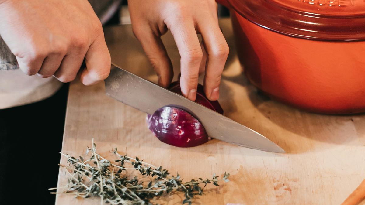 How does cutting onions make you cry?