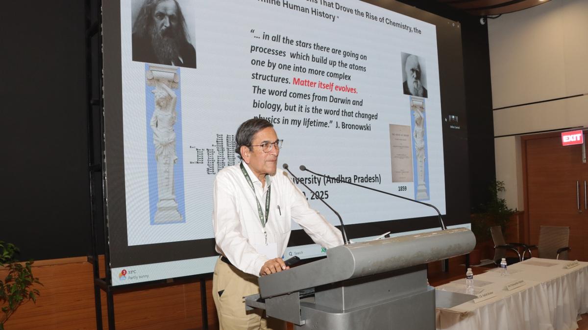 Mendelian genetics, Darwinian evolution closely linked with chemistry, says expert