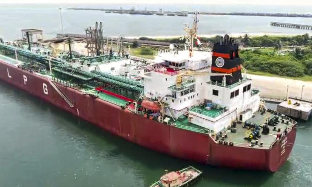 Sonowal accords ceremonial welcome to ‘Very Large Gas Carrier’ Shivalik