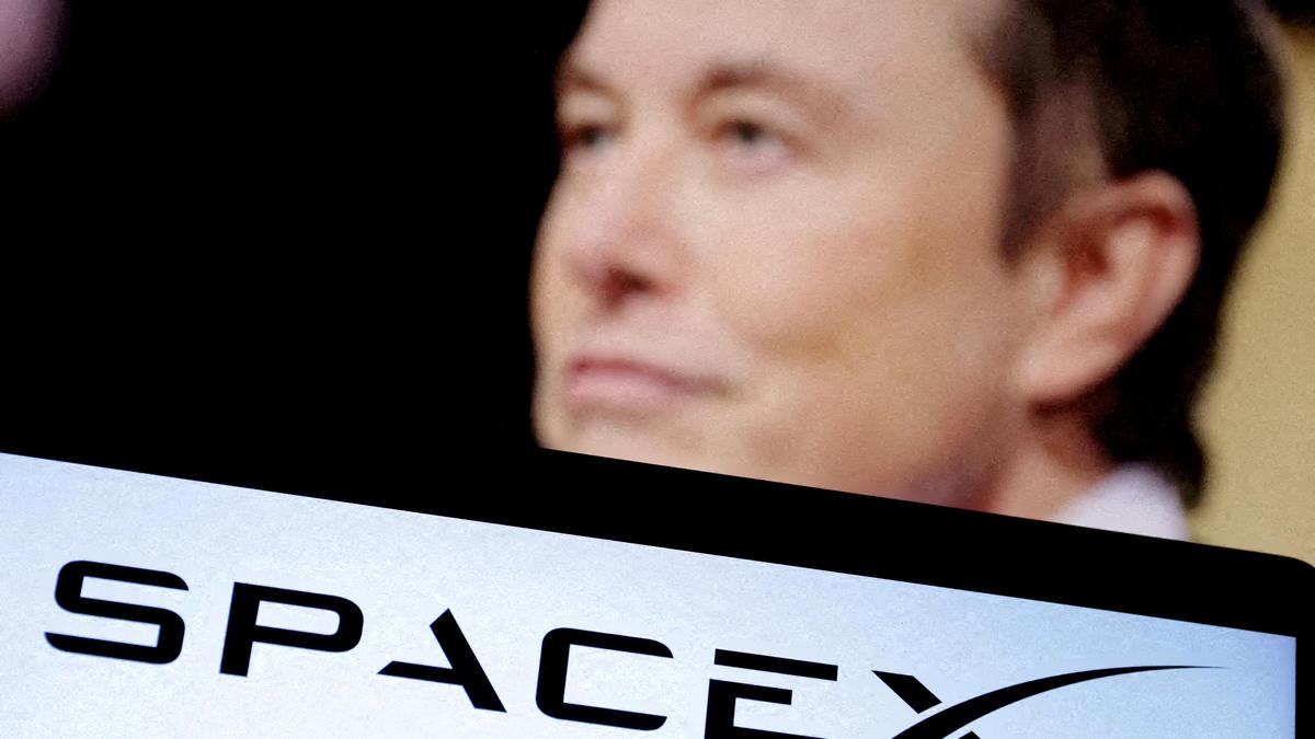 Elon Musk says that SpaceX has shifted focus from Mars to Moon