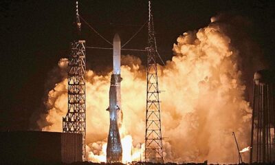 What explains SpaceX, Blue Origin stepping up their moon plans? | Explained